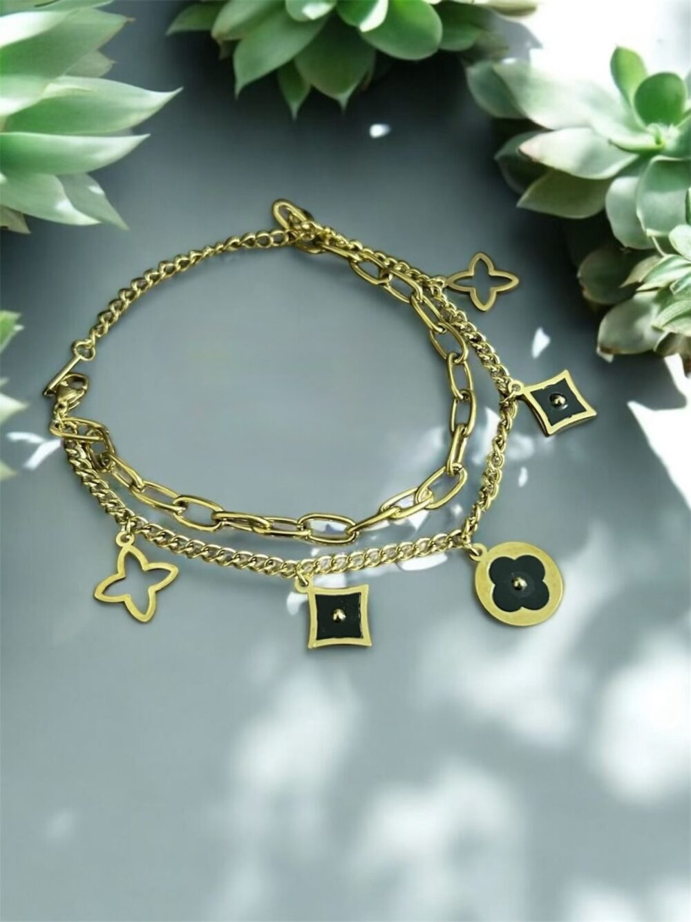دستبند سیاه لوییس