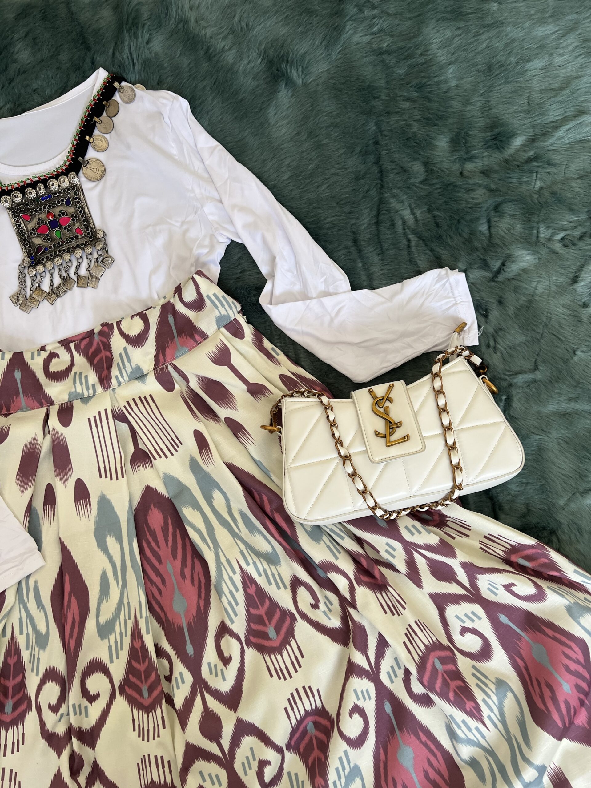 بلوز دامن تاجیکی ( گلابی + سفید)