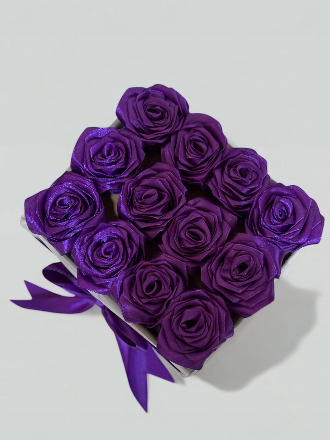 باکس گل بنفش ( ریبون)
۱۲ شاخه - Image 2