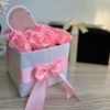 باکس گل گلابی ( ریبون )
۱۲ شاخه گل گلابی