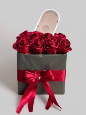 باکس رز سرخ ( ریبون) 
۱۲ شاخه رز سرخ