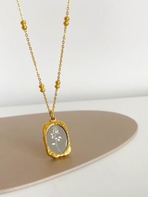 گردنبند گل و آیینه